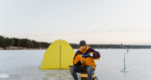 Намети для зимової риболовлі: комфорт і захист у суворих умовах